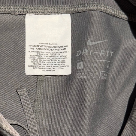 Nike Cropped Capri Grey Leggings Size Small - Picture 5 of 5